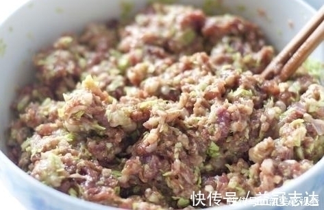做饺子时，这种调料最好禁忌放，很多人都不懂，难怪做的饺子难吃