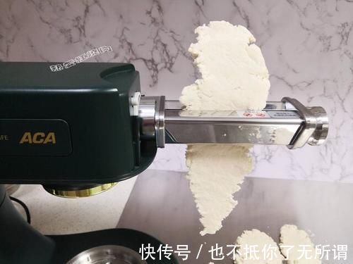 表皮|饺子莫要煮着吃,换个方法表皮透明吃着更筋道,保证不破皮更好吃