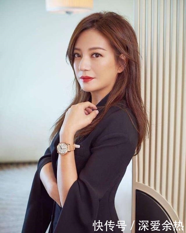 女人手表戴左手好，还是右手好？别再戴错被人笑话，多了解不吃亏