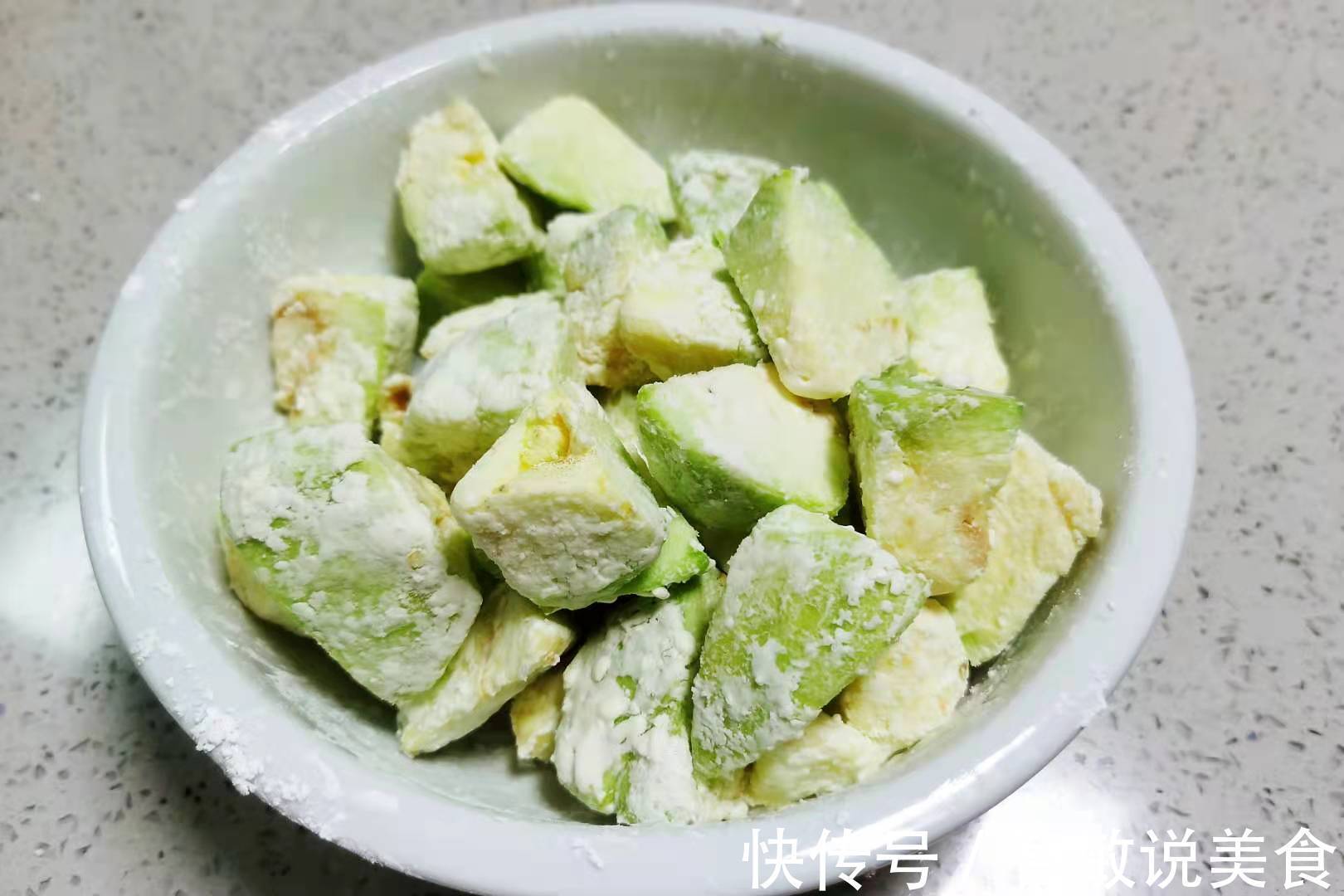 入秋后，茄子的无敌吃法，营养抗氧化，给肉都不换，真解馋