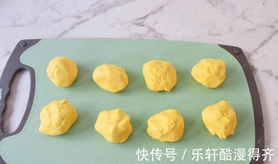 好吃|甜香滋养，无油紫米馅南瓜饼，制作简单还好吃