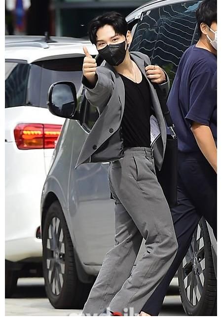 韓國男團「MD PHOTO」 韓國男團AB6IX成員田雄出演《崔華靜的Power Time》節(jié)目