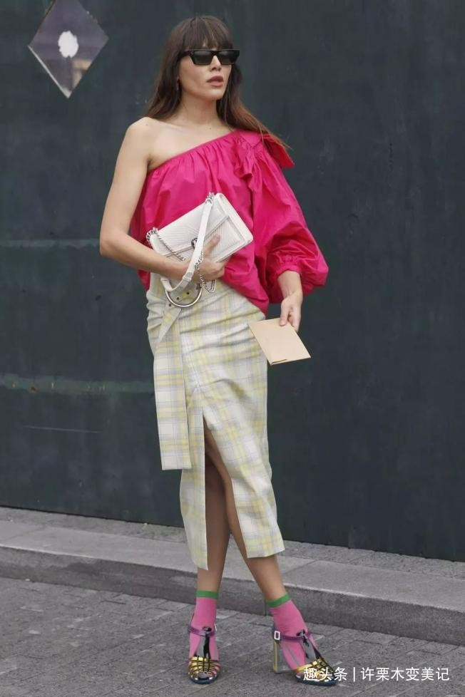 搭配|女人不管年纪多大,尽量少穿这5种“装嫩色”,否则俗气还掉档次