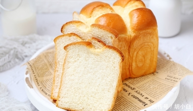 发酵|吐司面包的经典做法,无需加蛋组织细腻柔软,奶香浓郁值得等待!