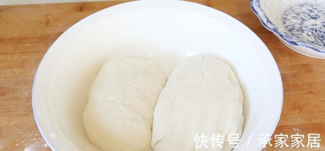 配方|我家祖传三代做油饼配方，好吃又松软，放半个月都不硬，太香了