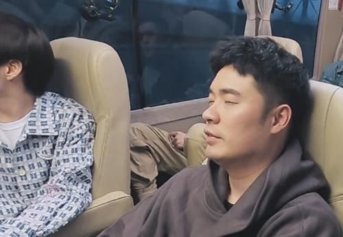 陳赫在睡覺,鹿晗在拍照,誰(shuí)注意鄧超在干什么?寵妻狂不是白叫的