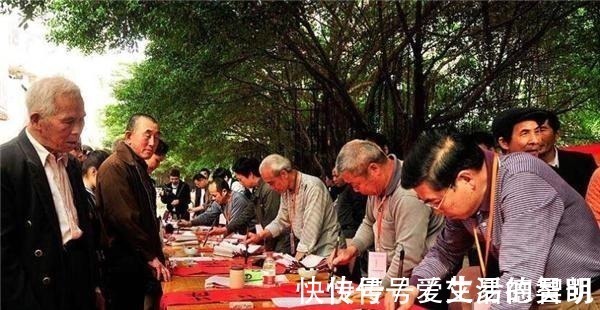 郭沫若#山海关孟姜女庙前有副对联,很多人不会读,郭沫若却说是天下奇联