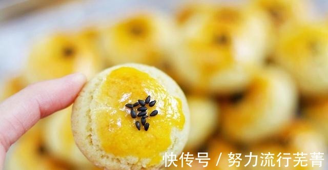 搅拌均匀|酥到掉渣的椰蓉酥饼,一口香酥,两口满足!