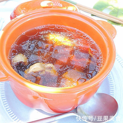 这道虫草栗子鸡腿炖汤发到朋友圈，留言全说被馋哭