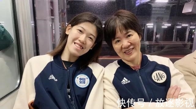 郎导|朱婷的手术为何一再延迟?郎平落泪演讲,终于给出了真相!