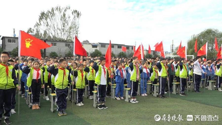 升旗仪式|枣庄高新区兴仁街道泰山路小学举办祖国颂演讲比赛