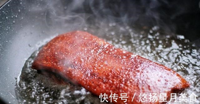下饭|梅菜扣肉汁水四溢肥而不腻,颜色红亮诱人食欲,好吃又下饭!