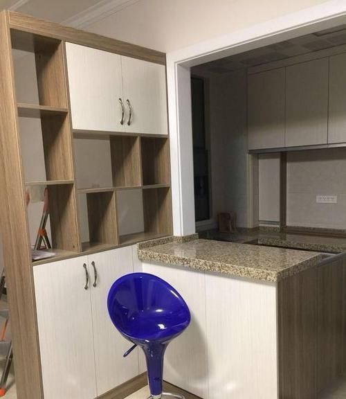 鞋帽柜|老婆坚持卧室床头留28cm打柜子,完工太实用了,邻居看完照着装