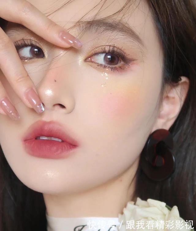 黄皮 直男眼中女生涂口红VS不涂口红,差距也太大了……!