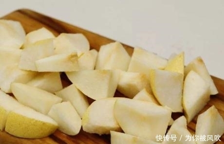 雪梨|多给孩子喝雪梨银耳润燥汤,每天喝一碗,清爽解燥又舒服