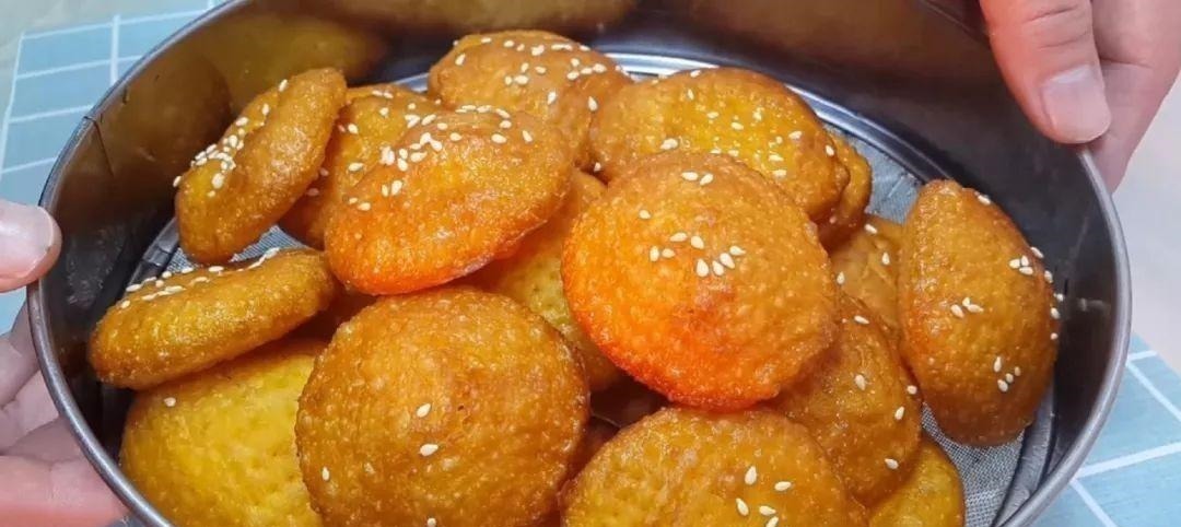 半个南瓜，1个鸡蛋，不用一滴水，比油条做法简单，比蛋糕都好吃