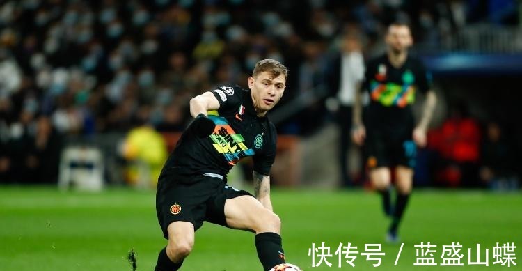 国米|巴雷拉小时候就有罗纳尔多和雷科巴球衣 家人中有很多国米球迷!