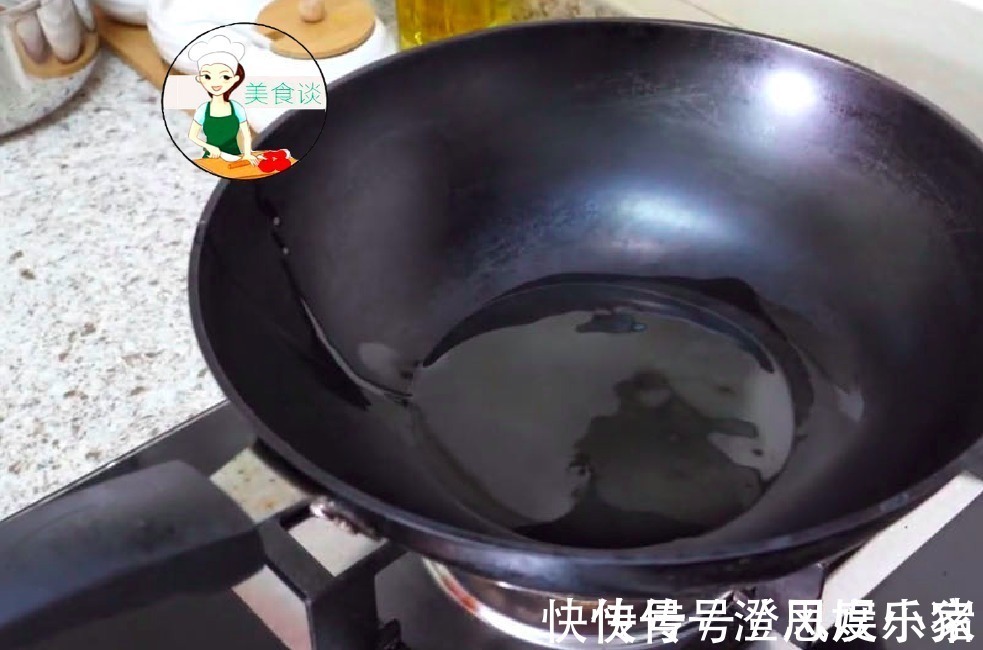 步骤|煎鱼时，下锅前多做这两个步骤，鱼肉不散、不破皮，比刷姜片管用