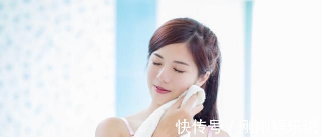 粉刺|为什么你的黑头越来越多坚持做好这3件事,跟黑头油脂说拜拜