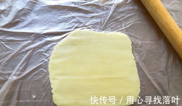 搅拌均匀|不容易翻车的泡芙制作过程，掌握这个技巧，做出高颜值的摩卡泡芙！