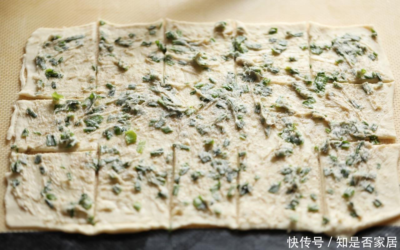 千层饼|千层饼还用去早餐店买?在家也能做同款,葱香十足蓬松干爽不油腻