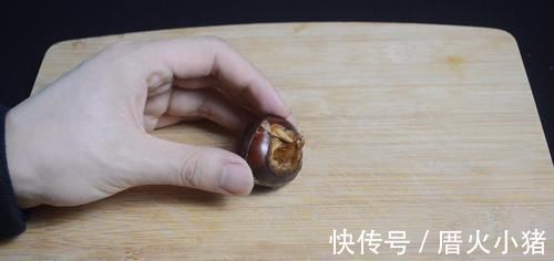 荸荠去皮原来这么简单,教你新办法,轻松剥出完整荸荠,太实用了