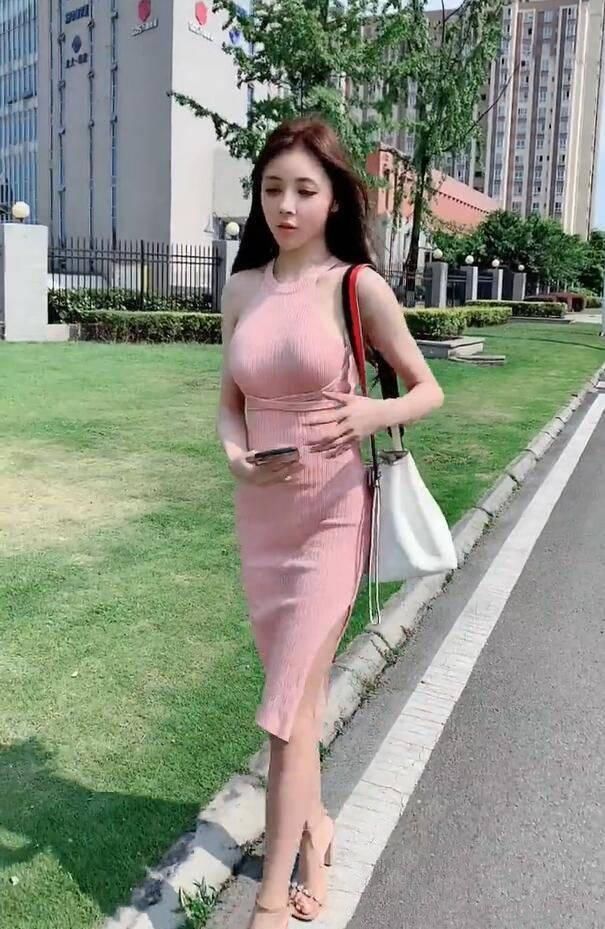 美女|街拍小姐姐,赶时髦的时尚美女,在镜头前低调又不失内涵