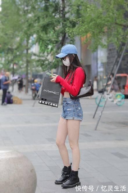 蕾丝|街拍:如何把热裤穿得更时髦,15套潮人街拍,半个月穿搭都不重样