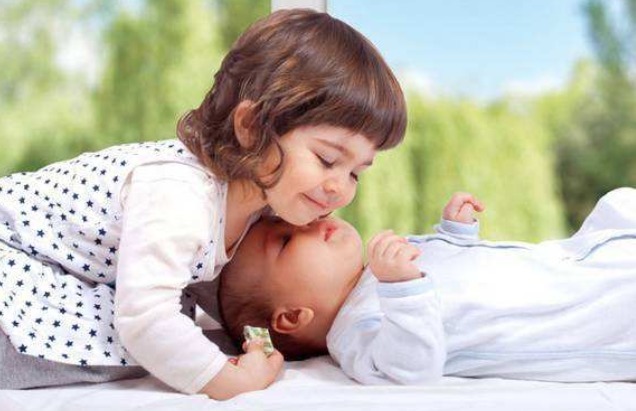 宝贝|“我被车撞了,你们家不还有一个宝贝吗”女儿的话让妈妈泪奔