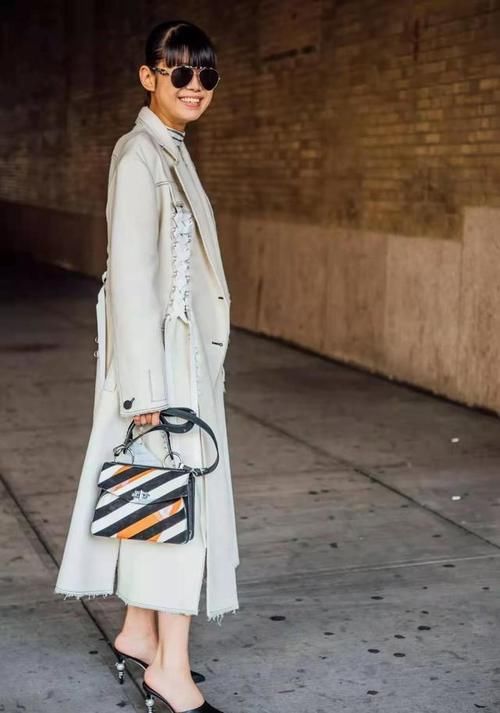 不管穿大衣还是风衣，都别配靴子了，今年这5双鞋更时髦百搭