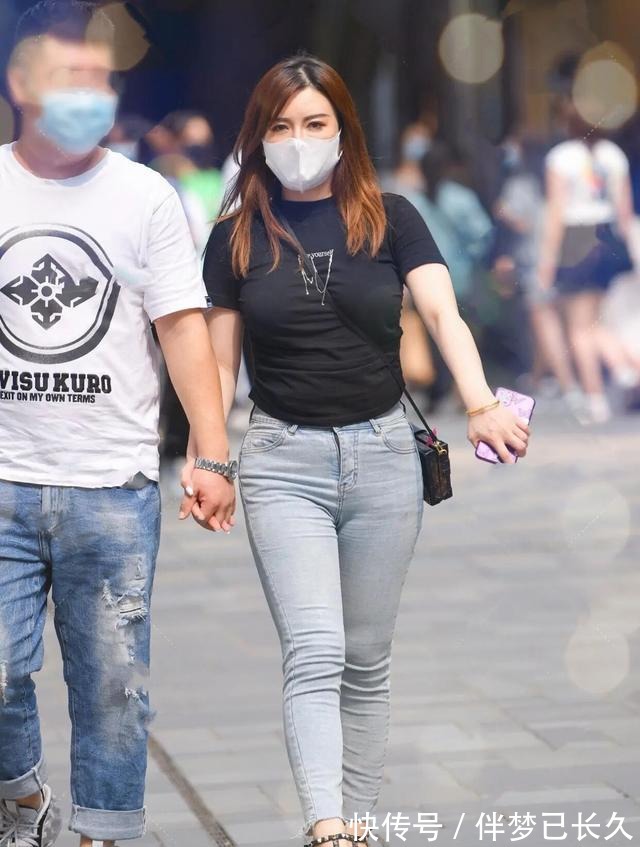 优雅感|秋日出行着装,气质女生偏爱休闲风,简单靓丽又不失优雅感