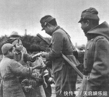 打倒|红色特工被老农打倒在地,尽消日寇怀疑,后来两人成为“好朋友”