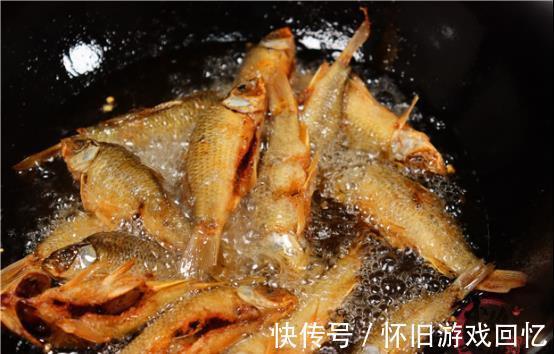 电饭锅|小鱼不要只会油炸,教你秘制新吃法,骨酥入烂入口即化,太香了