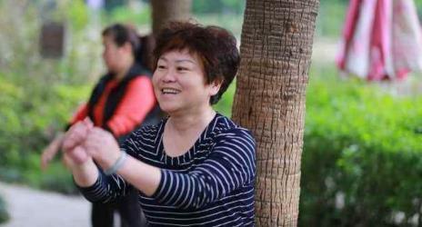 命长|60岁大妈晨练时去世，大夫怒斥如此锻炼，就是在嫌自己命长