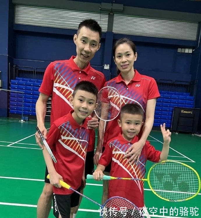 羽毛球|李宗伟再回球场!花千万抗癌成功3年仍消瘦,身家5亿住皇宫附近