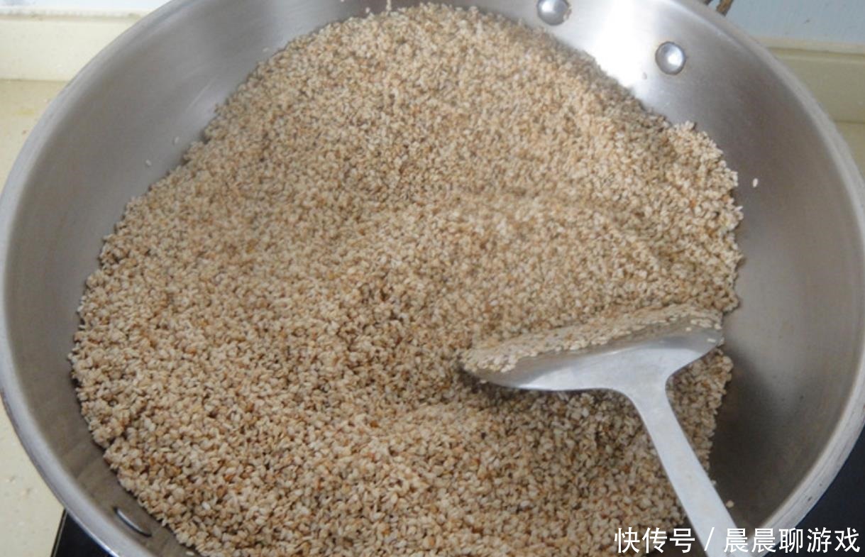 想吃芝麻酱不用买,在家5块钱自制一大罐,味道香浓无添加