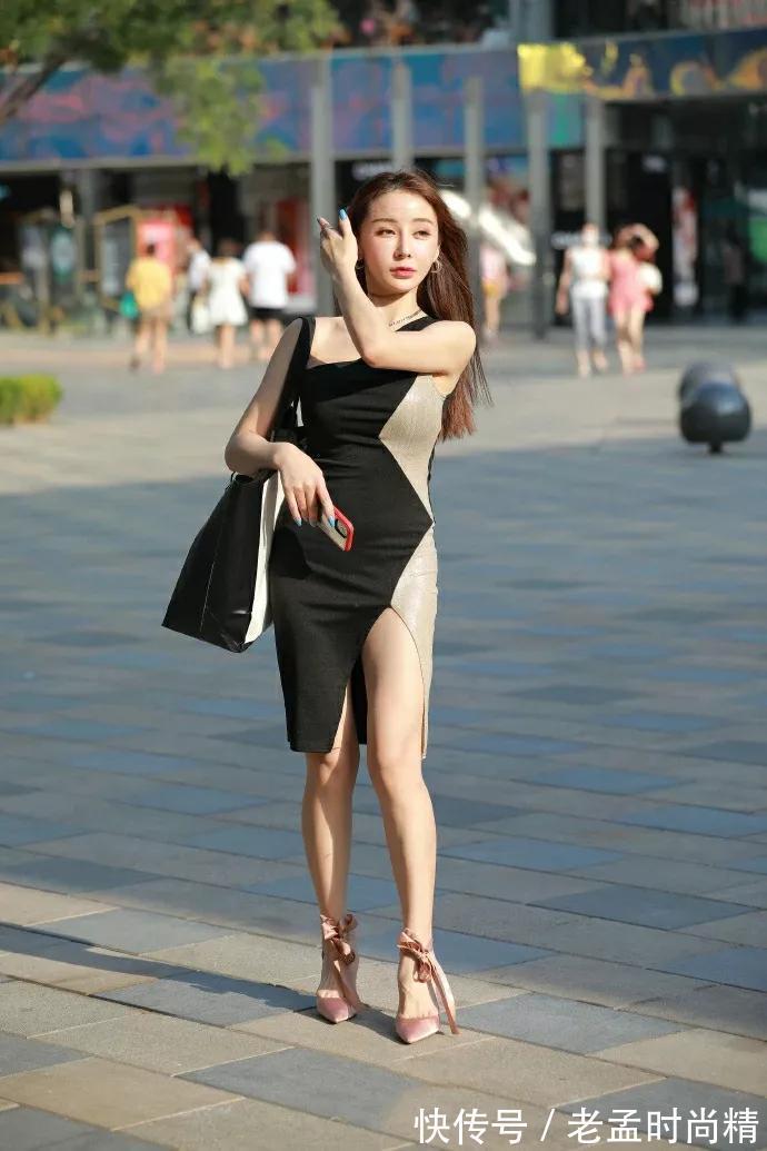 性感|街拍:2组穿黑色性感丝袜的时尚女生,穿黑裙的时尚女生你更喜欢谁