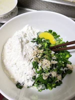 春季菜谱，韭菜鸡蛋饼，简单美味营养，一道不错的快手早餐