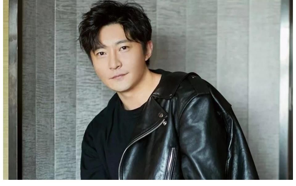 打臉|郭京飛的清醒，話糙理不糙，對(duì)何廣智的冒犯，單刀直入一語(yǔ)道破