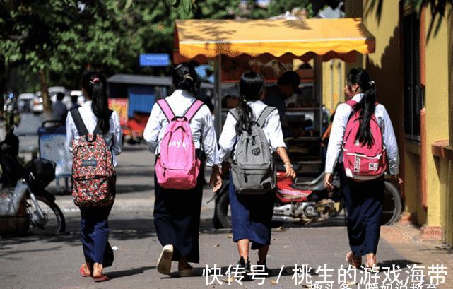 大学老师|“家长接送行为迟早毁了孩子”，大学老师痛批家长，网友不乐意了