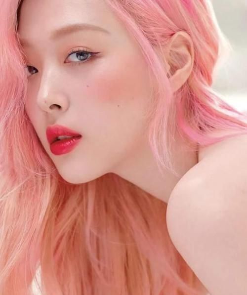 ?“黄头发”早就过时了，2020年流行这3种发色，显白又高级