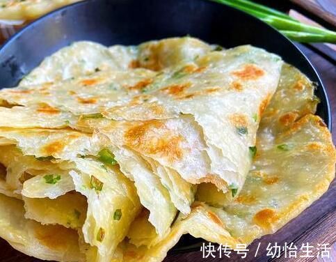 大妈做饼有一手,原来秘诀在面粉里,难怪生意这么好