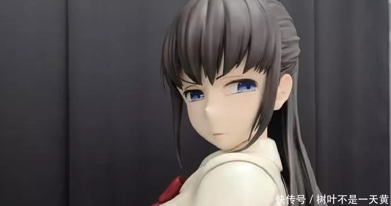 宅男|宅男公众场所向手办下跪,得知真实原因,网友:不能原谅