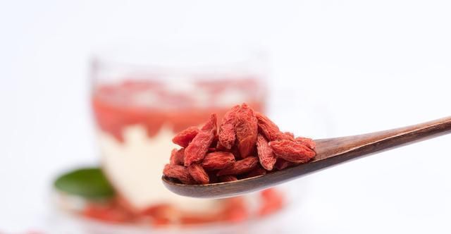 受益|枸杞泡水方法不对,喝再多也没用,这才是正确方法,早知道早受益