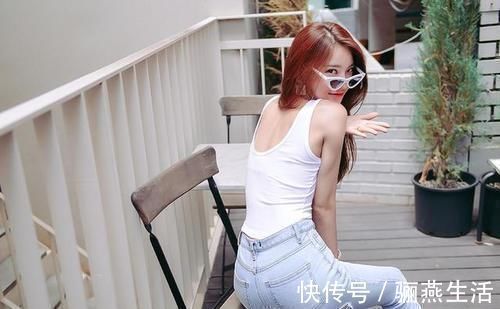 美搭 潮范儿美搭俏皮中带点性感的女生,应该是很多人喜欢的类型吧