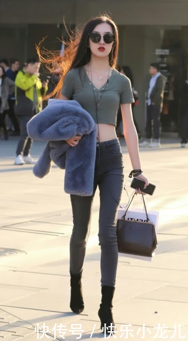 姑娘特别的潮流,搭配针织短衫,气质迎面扑来