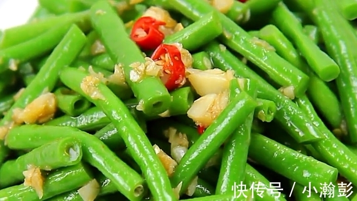 爽口|凉拌豆角时，不要傻傻只加蒜泥，加点它，豆角翠绿爽口更入味