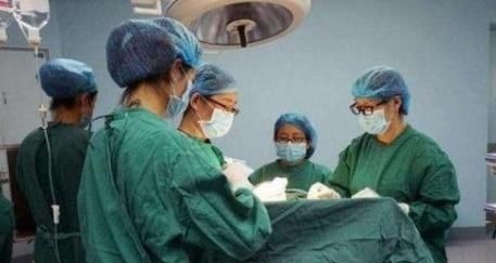 分娩|“谢谢我不喜欢喝牛奶”,产妇剖腹产闹笑话,护士忍不住笑出声