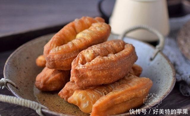 小吃店|炸油条根本没难度，我每次都成功，都是这个配方好，我现在告诉你