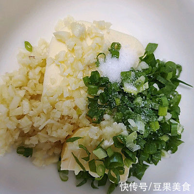 想要吃得健康，还是得吃法式蒜香小餐包